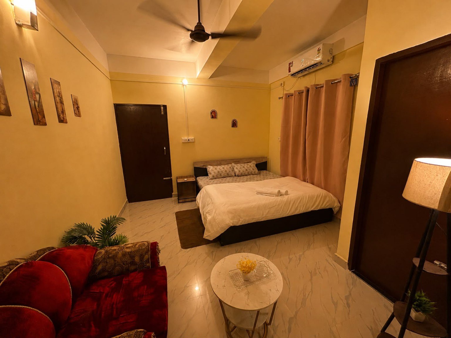 Balcony Room interior